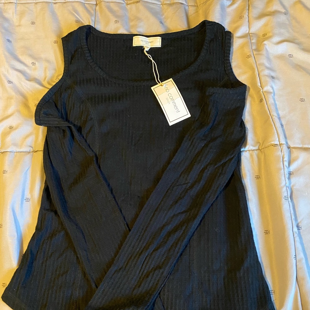 No comment shoulderless top